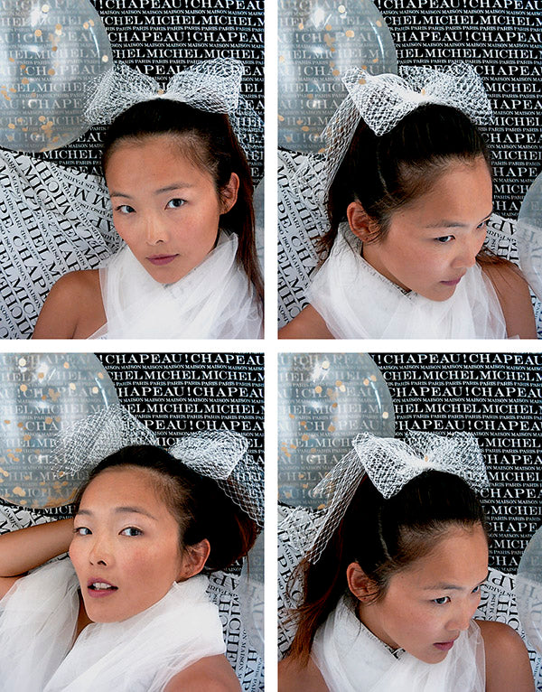 Aya - petit noeud de cheveux blanc.