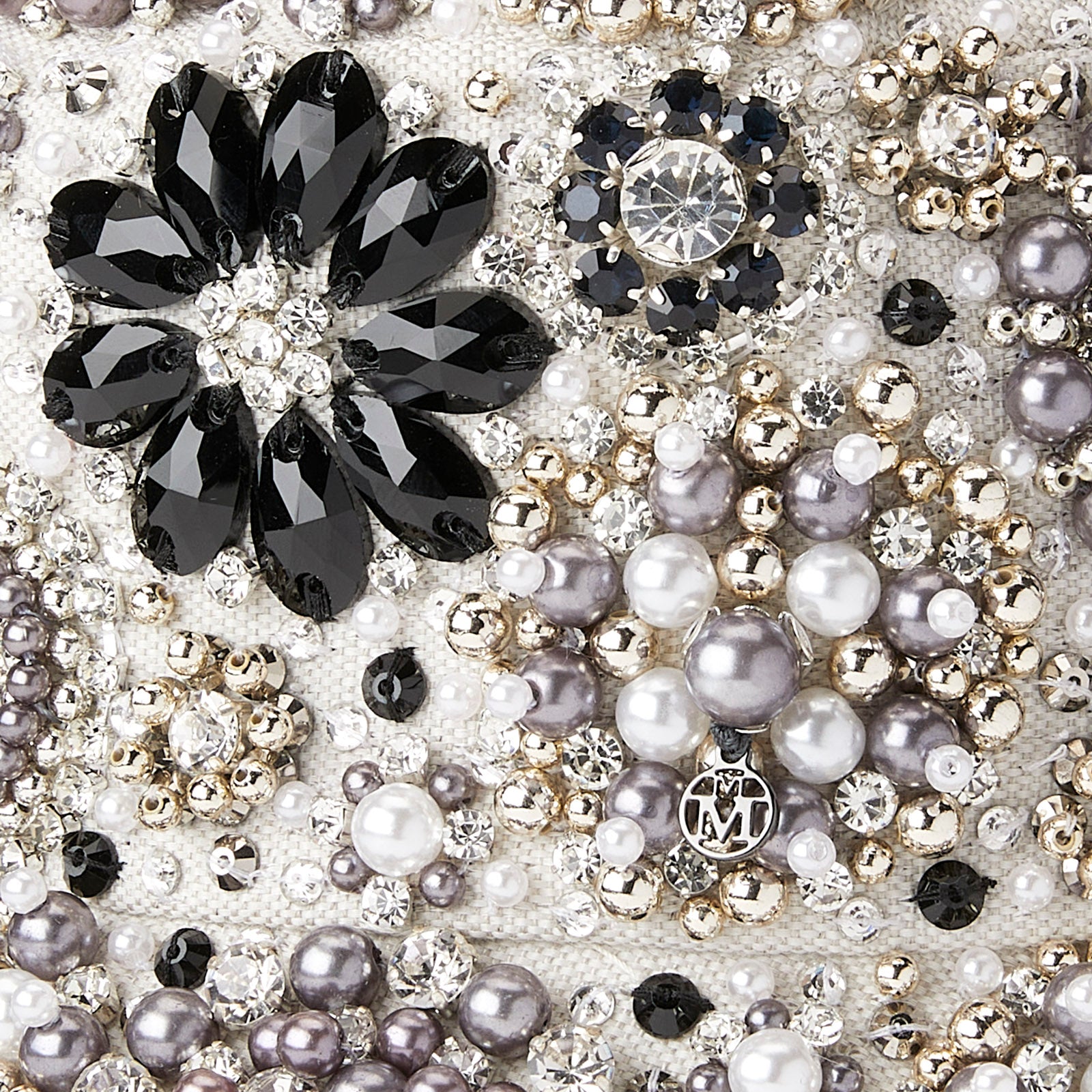 Axel - Bob en tissu avec des perles et strass brodés à la main.