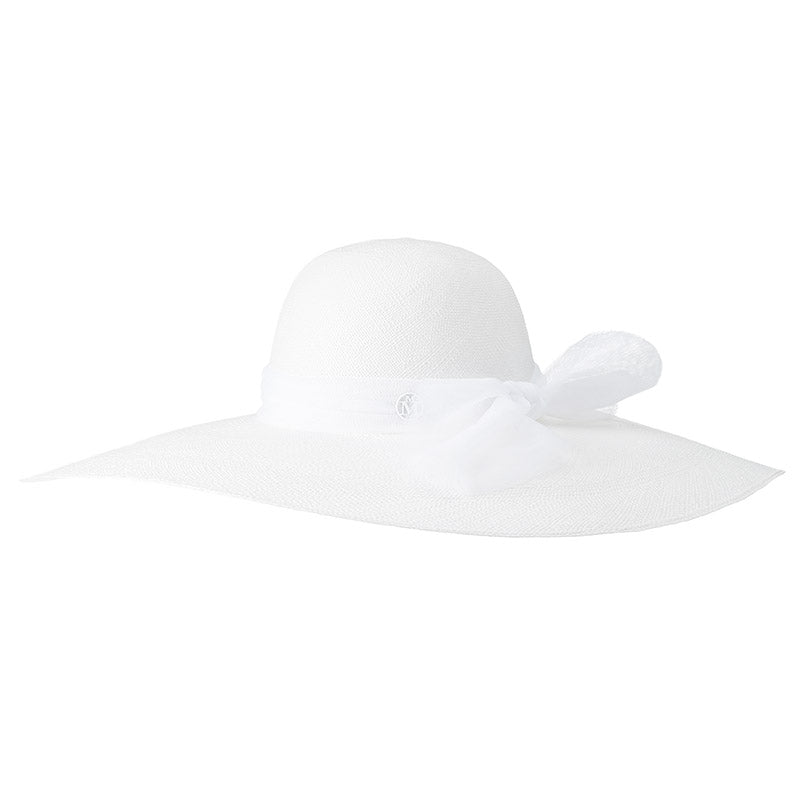 Blanche - capeline blanche avec ruban de satin.