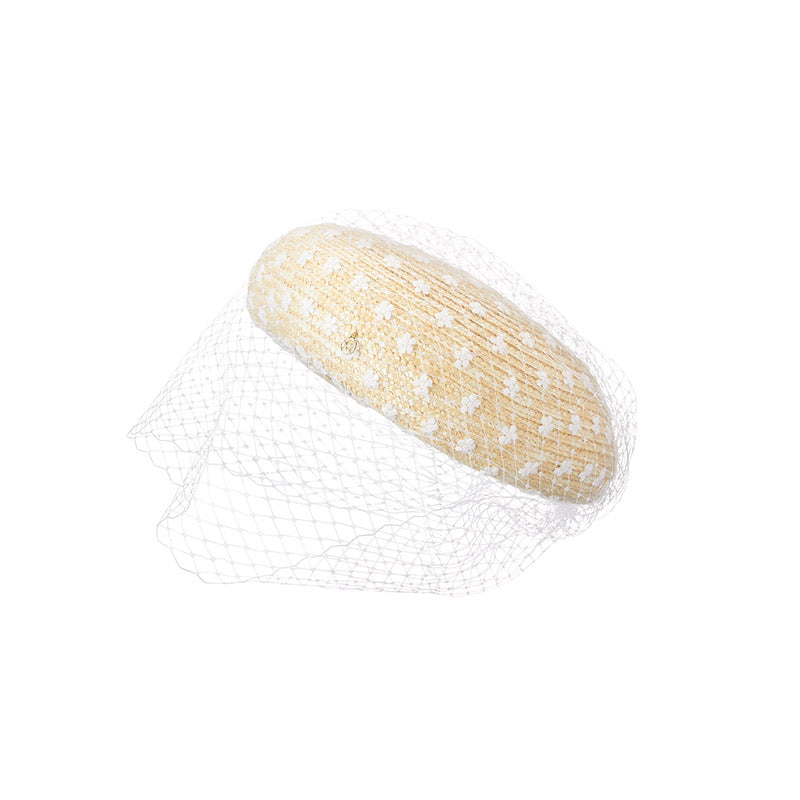 Emily Veil - Béret en paille avec des motifs floraux et un voile