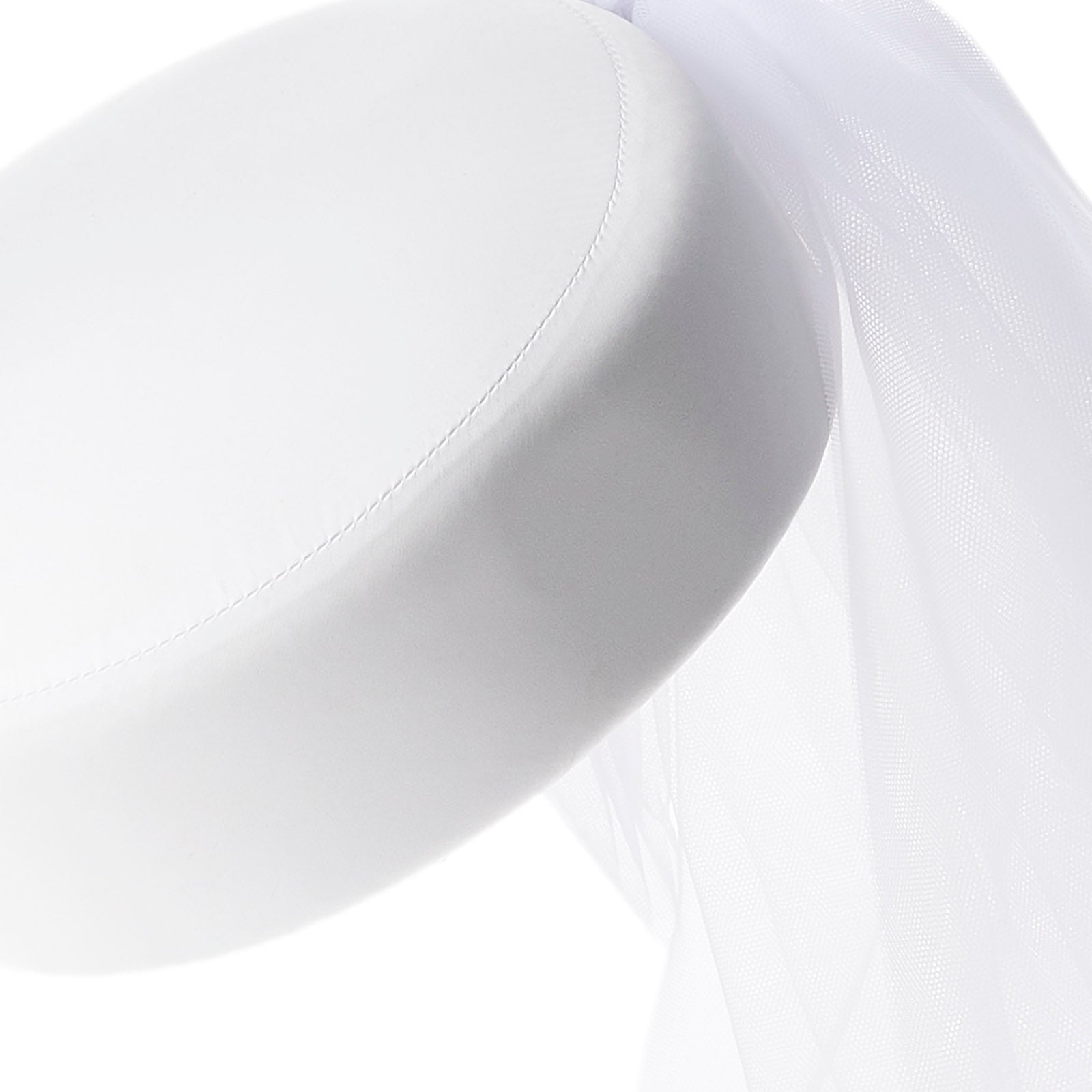 Jacqueline - pillbox en feutre de lapin et taffetas blanc.