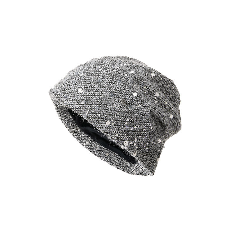 Jude - Bonnet en laine tricotée grise brodé de sequins argentés.