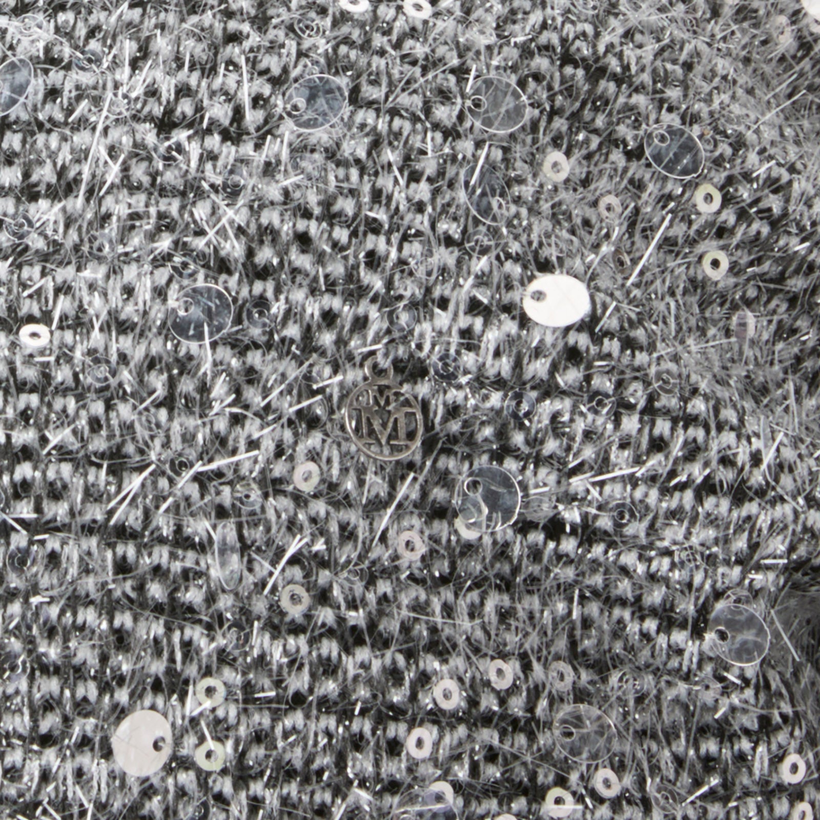 Jude - Bonnet en laine tricotée grise brodé de sequins argentés.