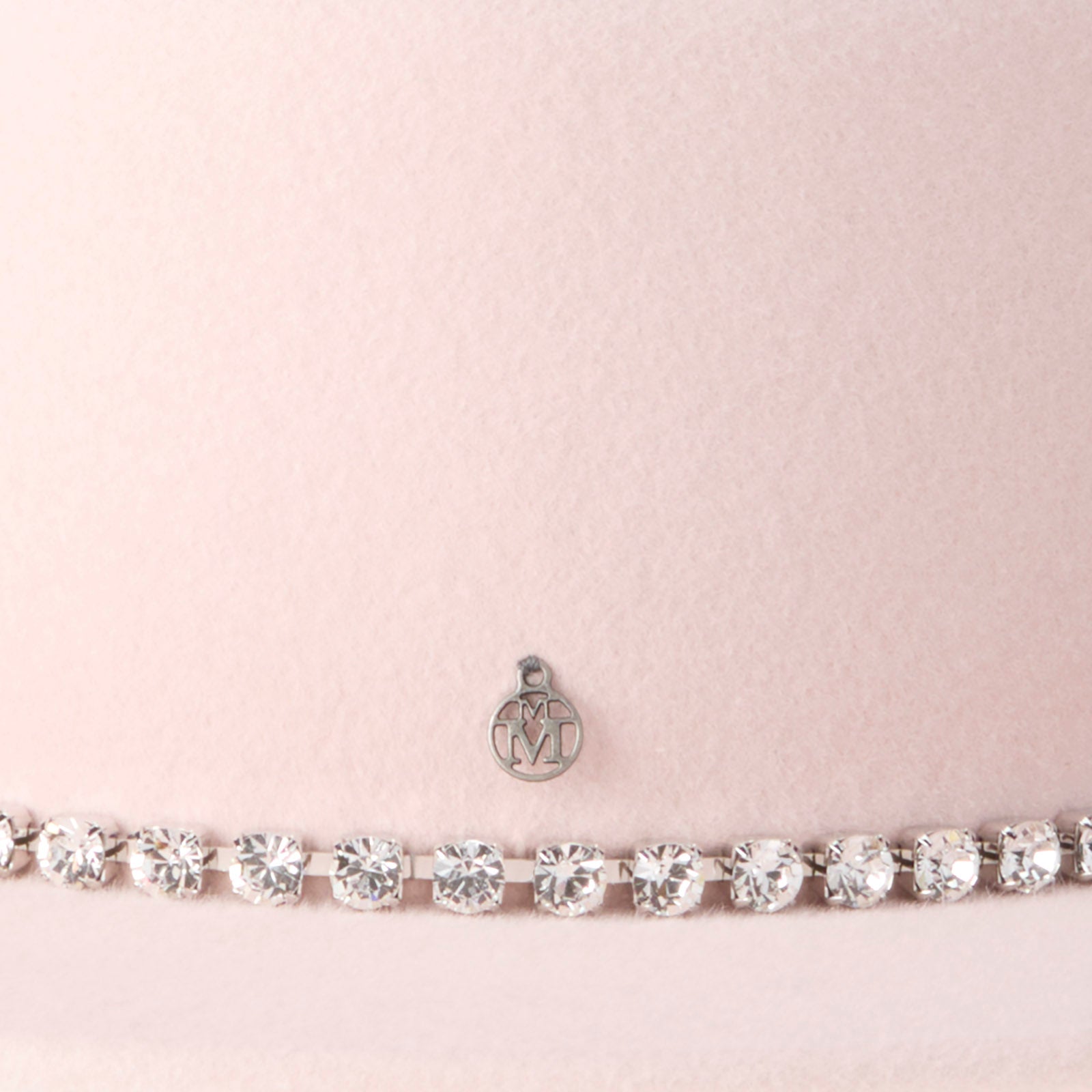 Kiki - Canotier en feutre de laine rose orné de strass.