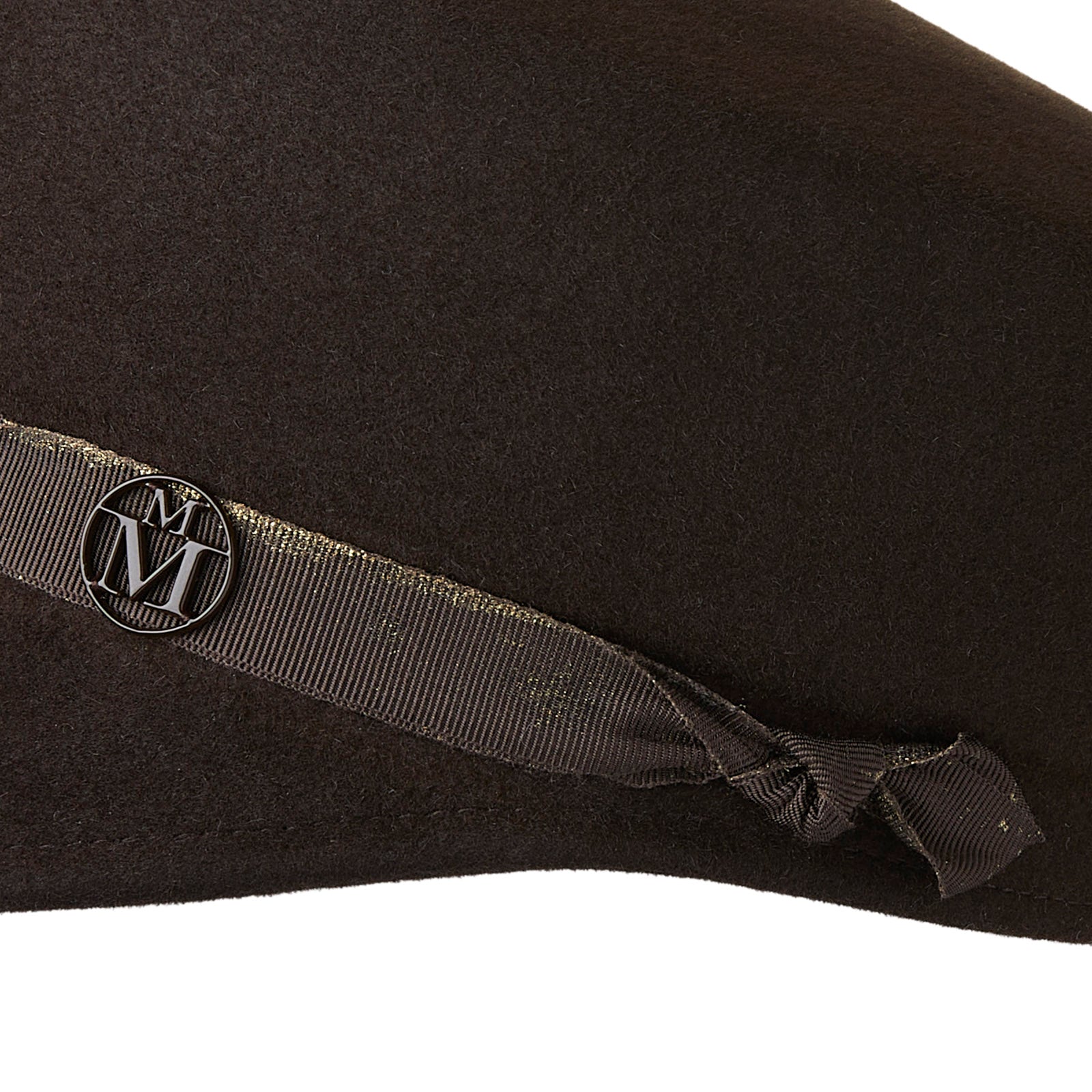 Abby - Casquette en feutre marron foncé avec un ruban marron et doré.