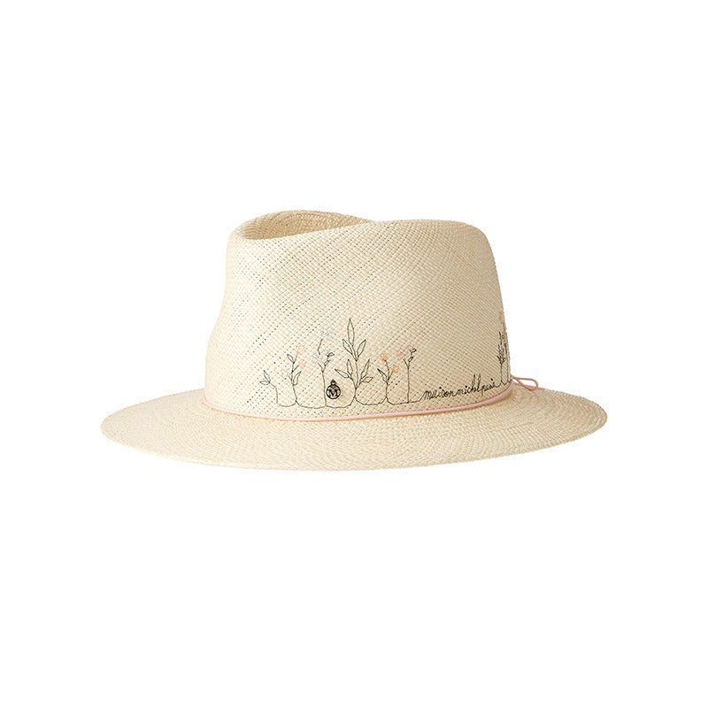 Andre - Fedora en paille brisa avec des fleurs brodées à la main et un cordon rose.