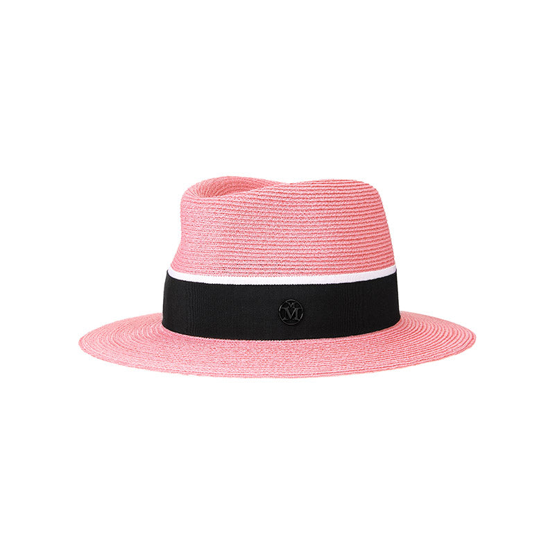 André - Fedora en paille rose floral avec un ruban noir et blanc.