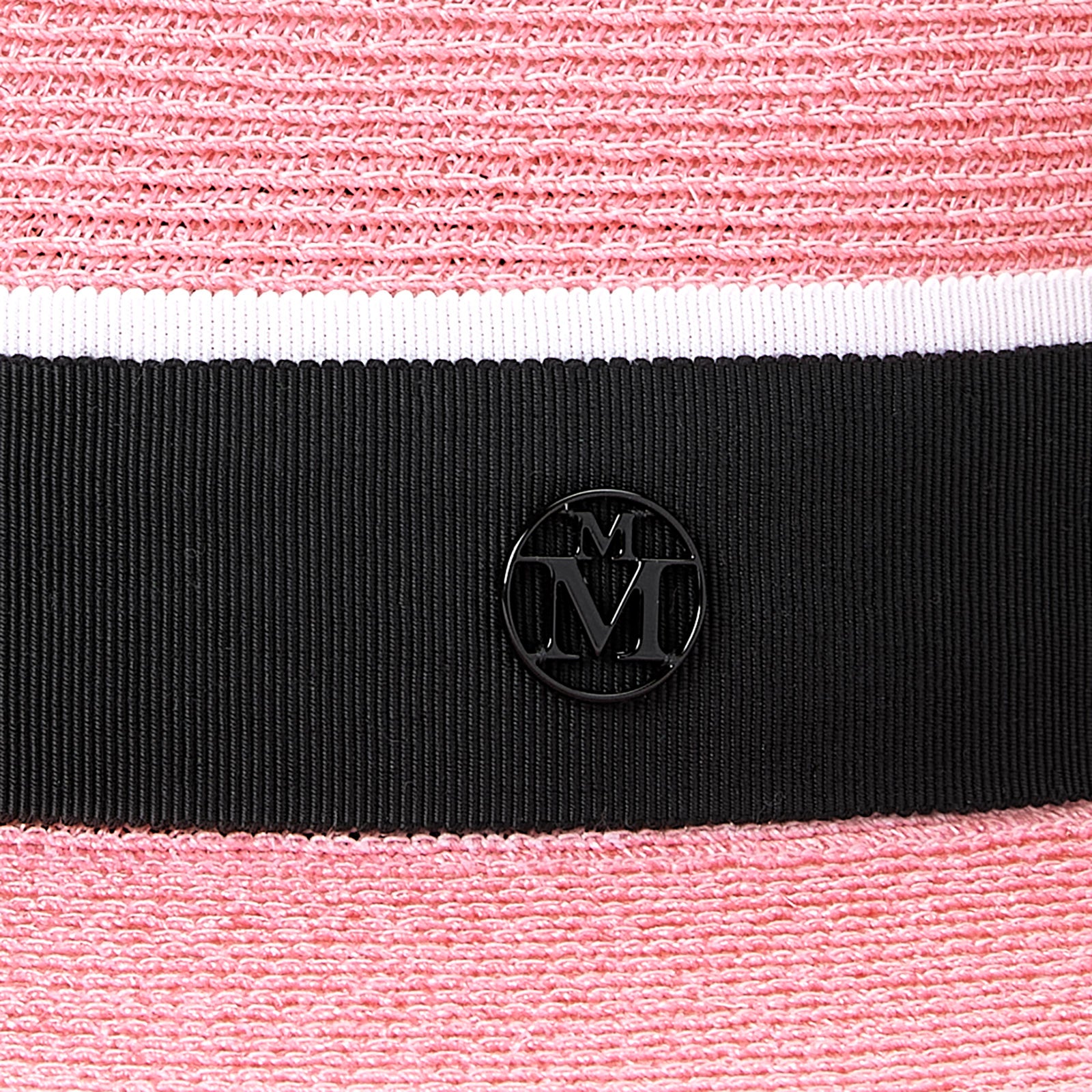 André - Fedora en paille rose floral avec un ruban noir et blanc.