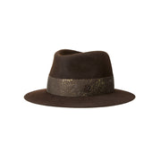 André - Fedora en feutre marron foncé avec un ruban marron et doré.