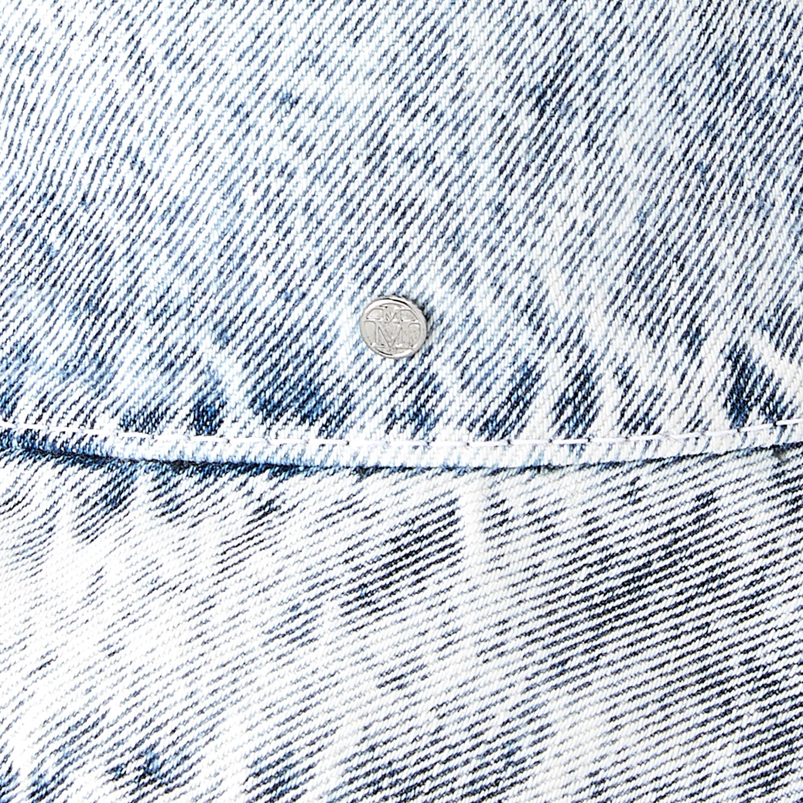 Axel - Bob en jean délavé.