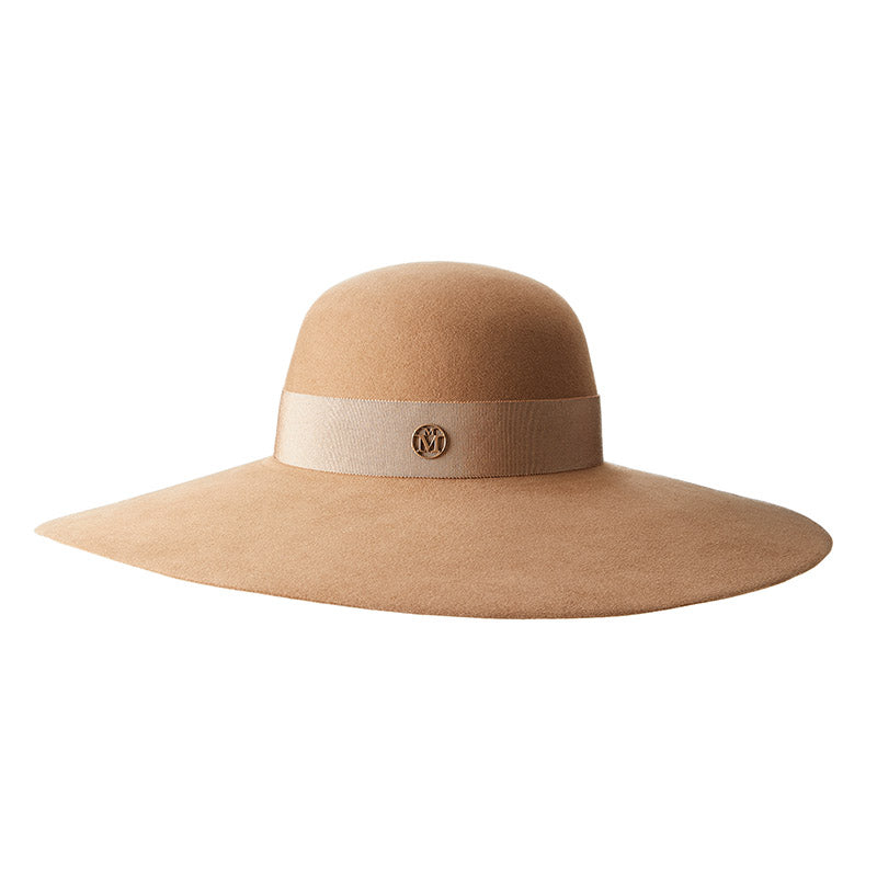 Blanche - capeline en feutre camel et waterproof.