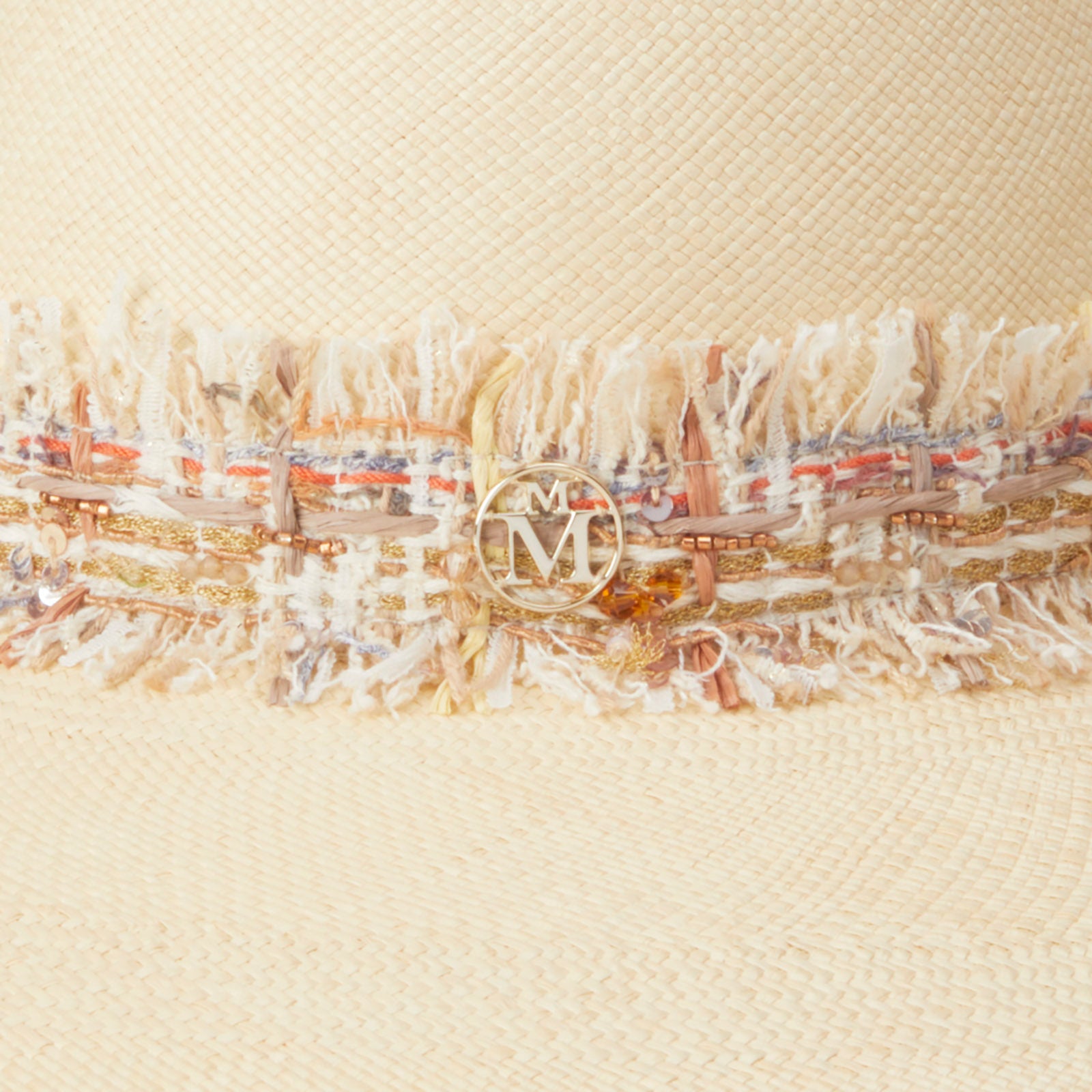 Blanche - Capeline en paille brisa avec un ruban en tweed multicolore.