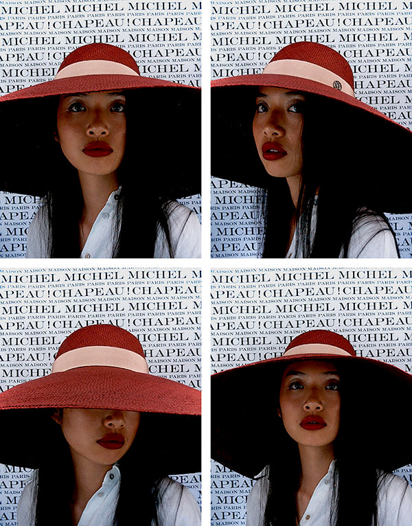 Capeline en paille rouge