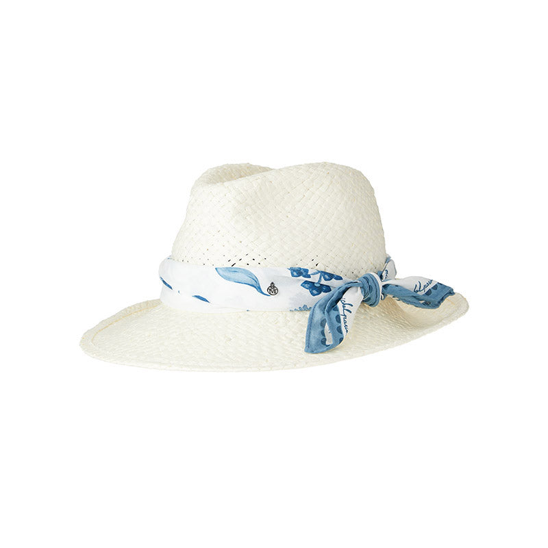 Eric - Fedora en paille blanche avec un foulard blanc à imprimés bleus.