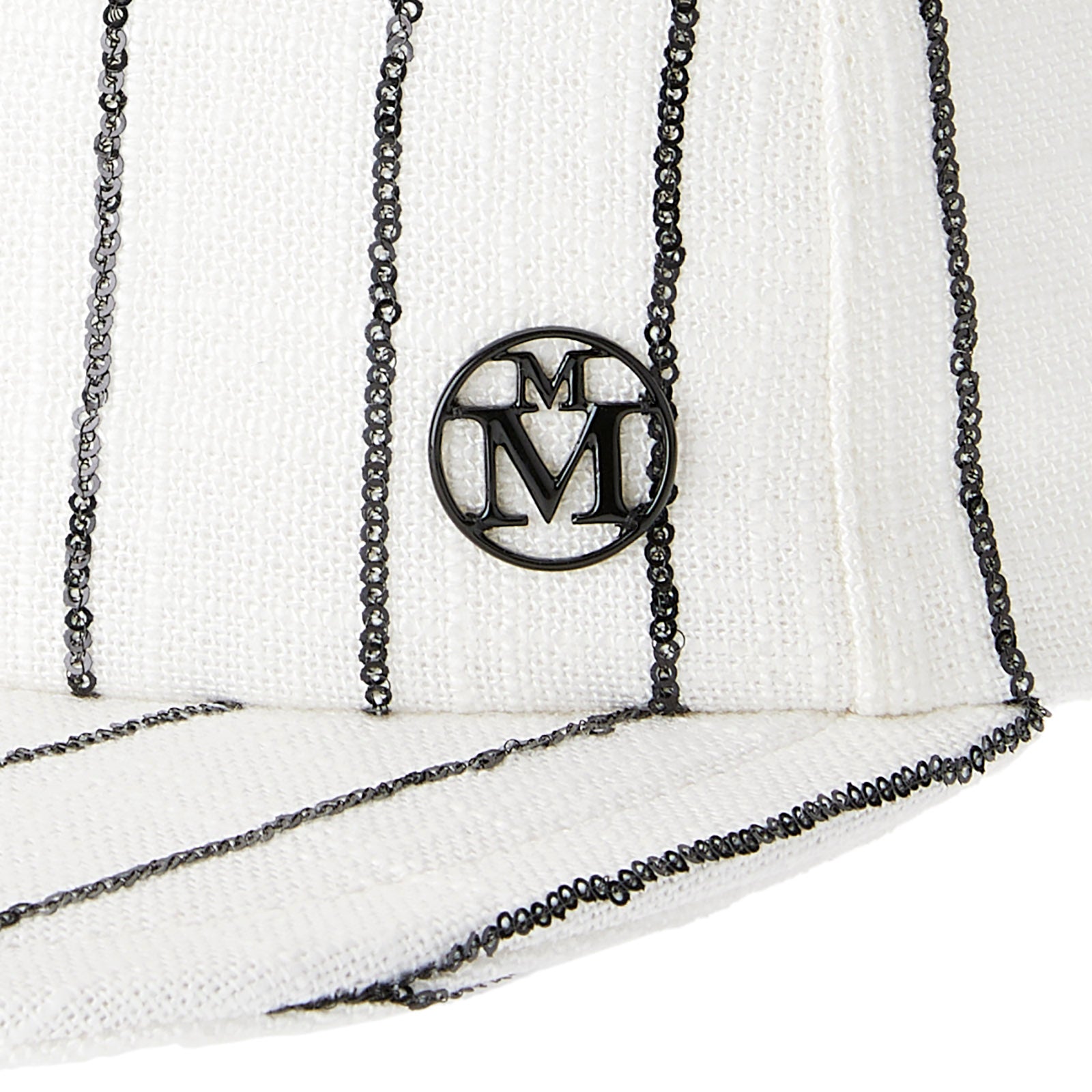 Hailey - Casquette en lin blanc avec des rayures de sequins noirs.