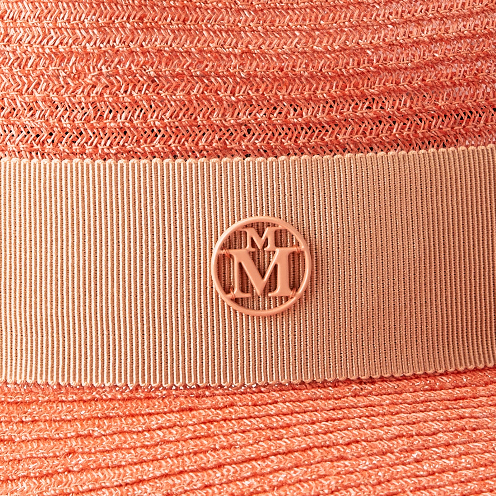 Henrietta - Fedora en paille couleur pêche avec un gros grain ton sur ton.