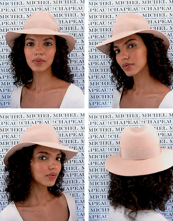Henrietta - Fedora en feutre de laine bunker beige avec un ruban ton sur ton.