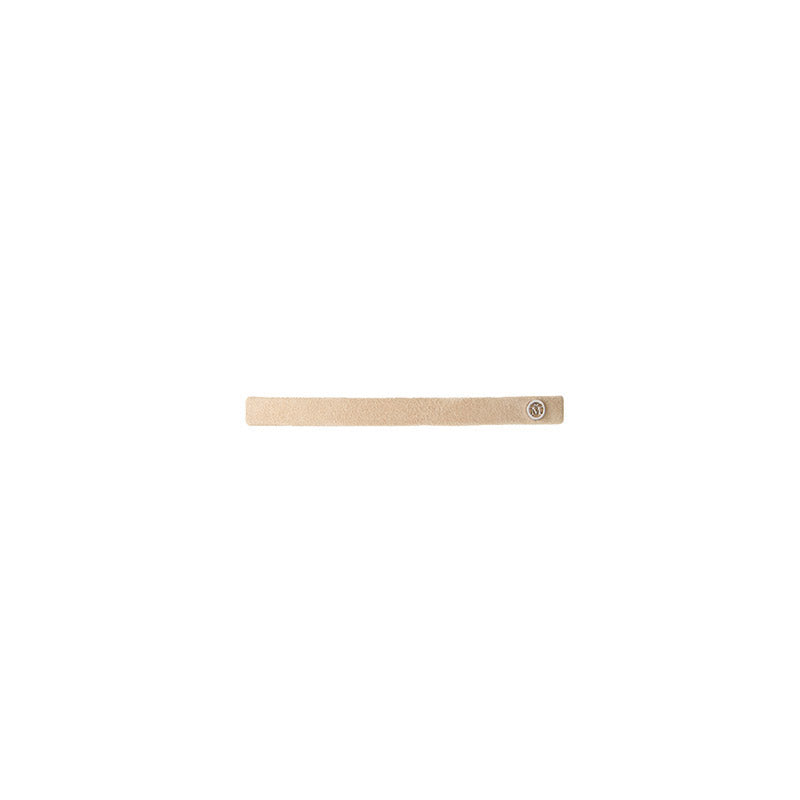Jordana - Accessoire de tête en cuir beige.