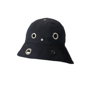 Juliet - Chapeau en coton bleu marine et œillets argentés.