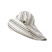 Junya - Chapeau cloche à rayures multicolores fait à la main avec un bord relevé à l'avant et un bord long à l'arrière.