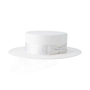 Kiki - canotier blanc avec ruban de satin.