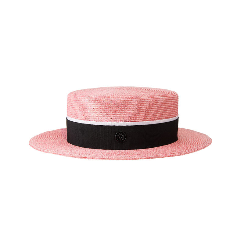 Kiki - Canotier en paille rose floral avec un ruban noir et blanc.