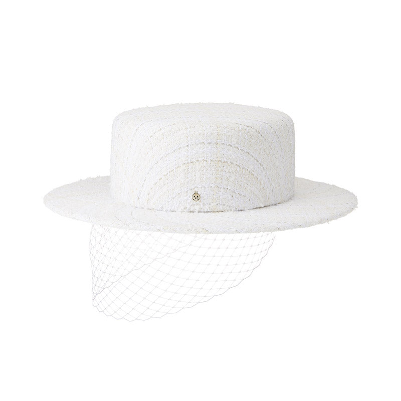 Kiki - Canotier en tweed blanc et doré avec un voile.