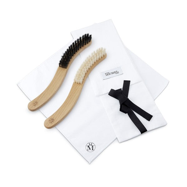 Kit d'entretien - deux brosses à chapeaux.