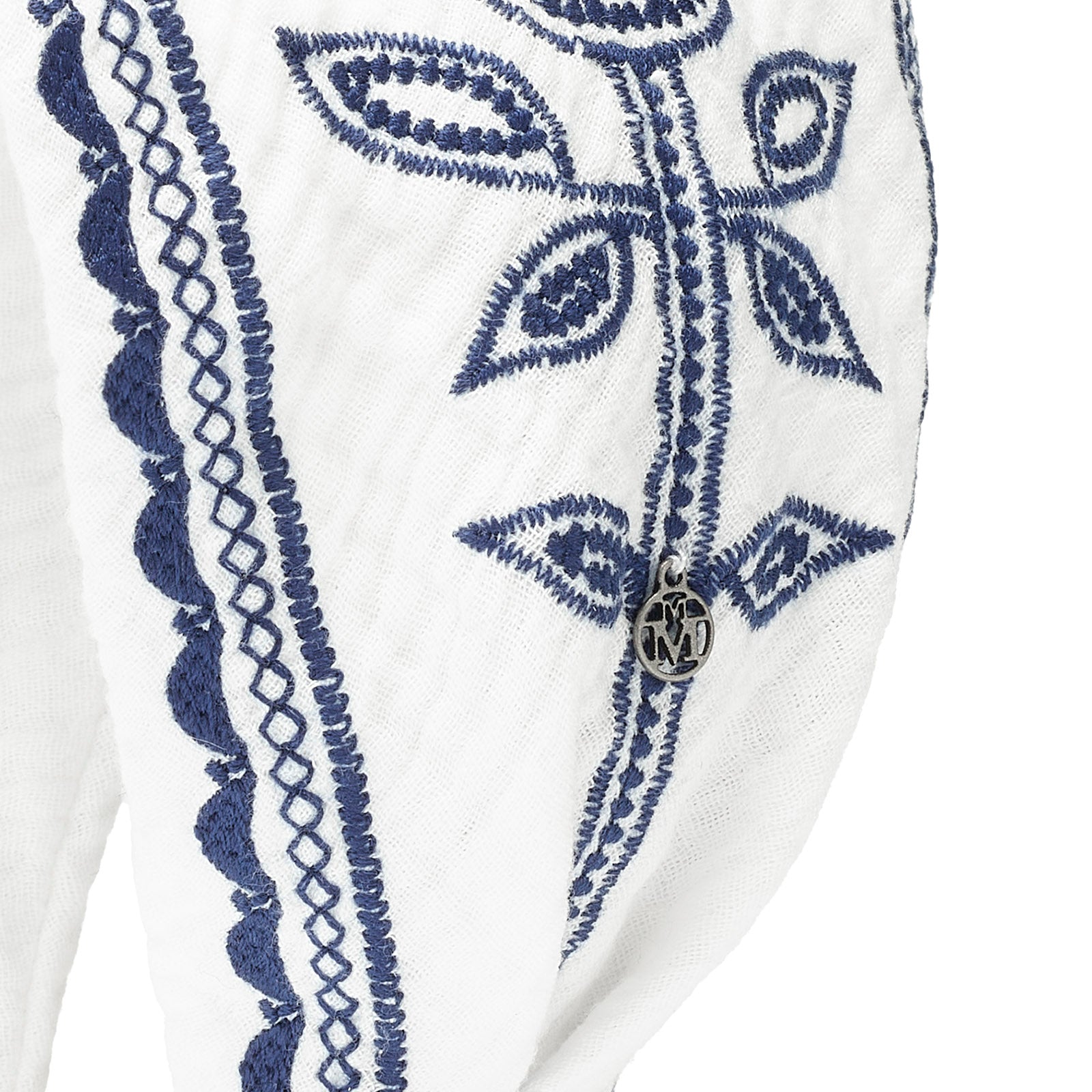 Mariah - Bandeau en gaze de coton blanche avec des broderies bleues.