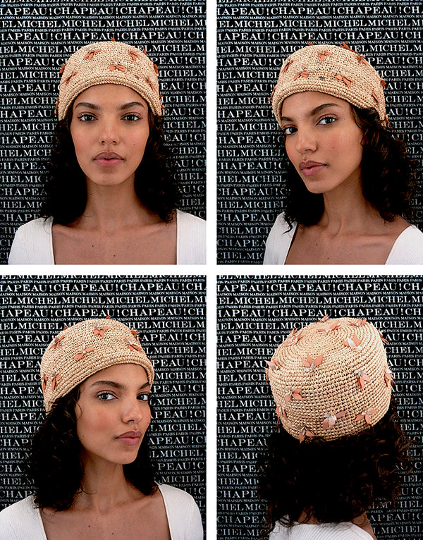 Marina - Toque en paille de raphia avec des motifs fleurs d'oranger découpées et brodées à la main.