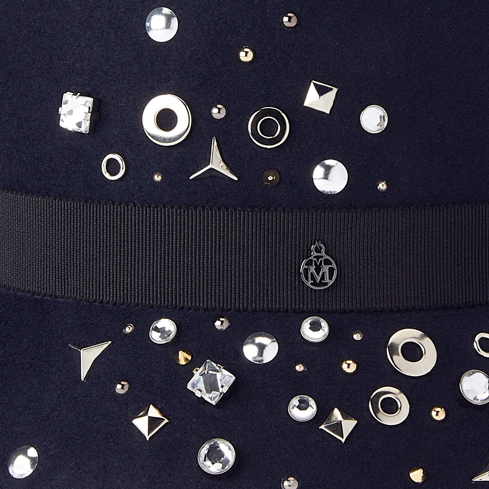 Mini New Kendall - Chapeau cloche en feutre marine avec des strass et clous inspiration poussière d'étoiles.