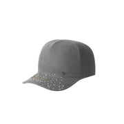 Nao - Casquette en denim patchwork brodée de strass.
