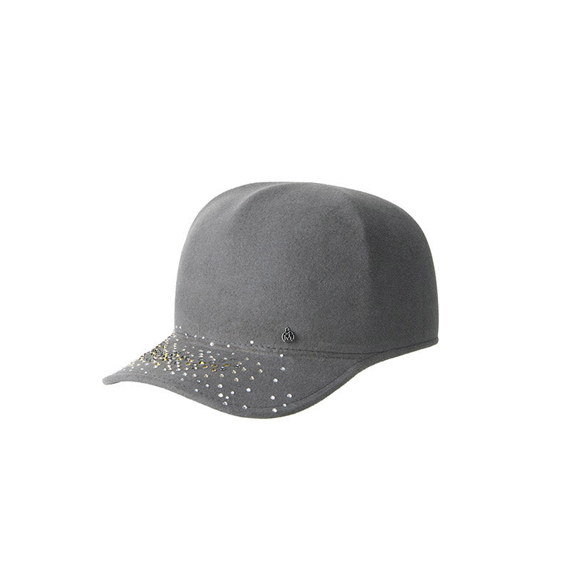 Nao - Casquette en denim patchwork brodée de strass.