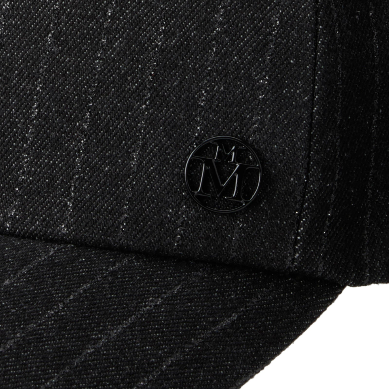 Nao - Casquette en denim noir ornée de rayures lurex.