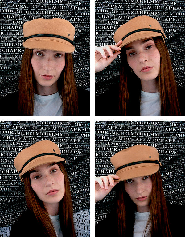 New Abby - Casquette en cachemire camel et son cordon noir.