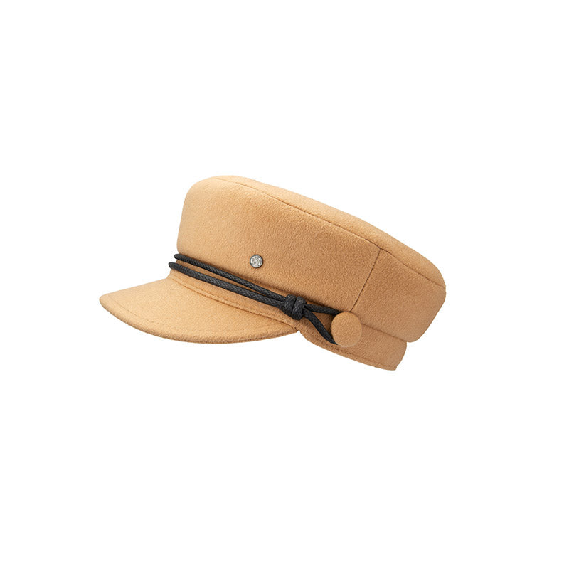 New Abby - Casquette en cachemire camel et son cordon noir.