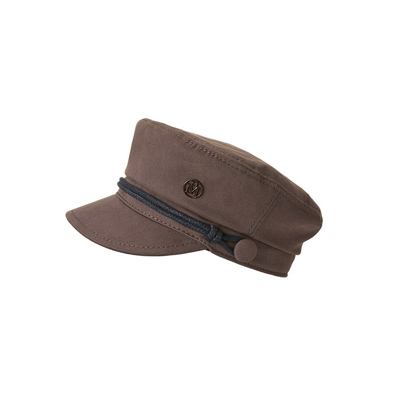New Abby - Casquette en tissu marron foncé.