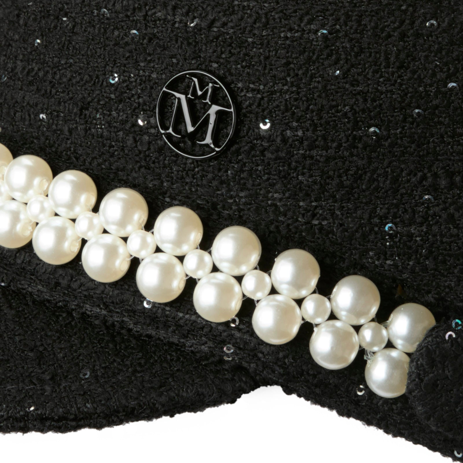 New Abby - Casquette en tweed noir orné de sequins et d’un rang de perles.
