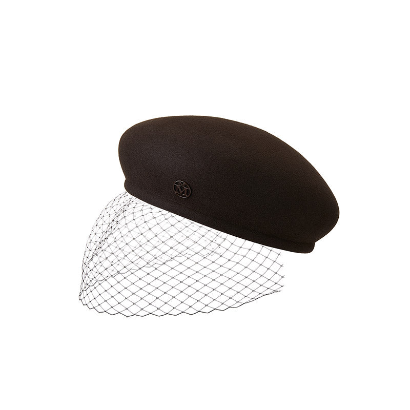 New Bonnie Veil - Béret en feutre marron foncé avec un voile.