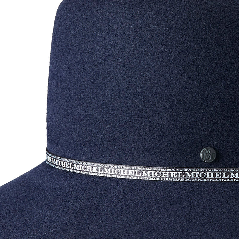 New Kendall - chapeau cloche roulable et déperlant en feutre navy.