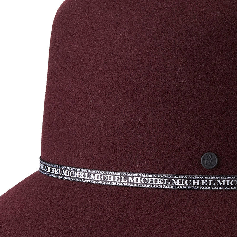 New Kendall - chapeau cloche roulable et déperlant en feutre bordeaux.