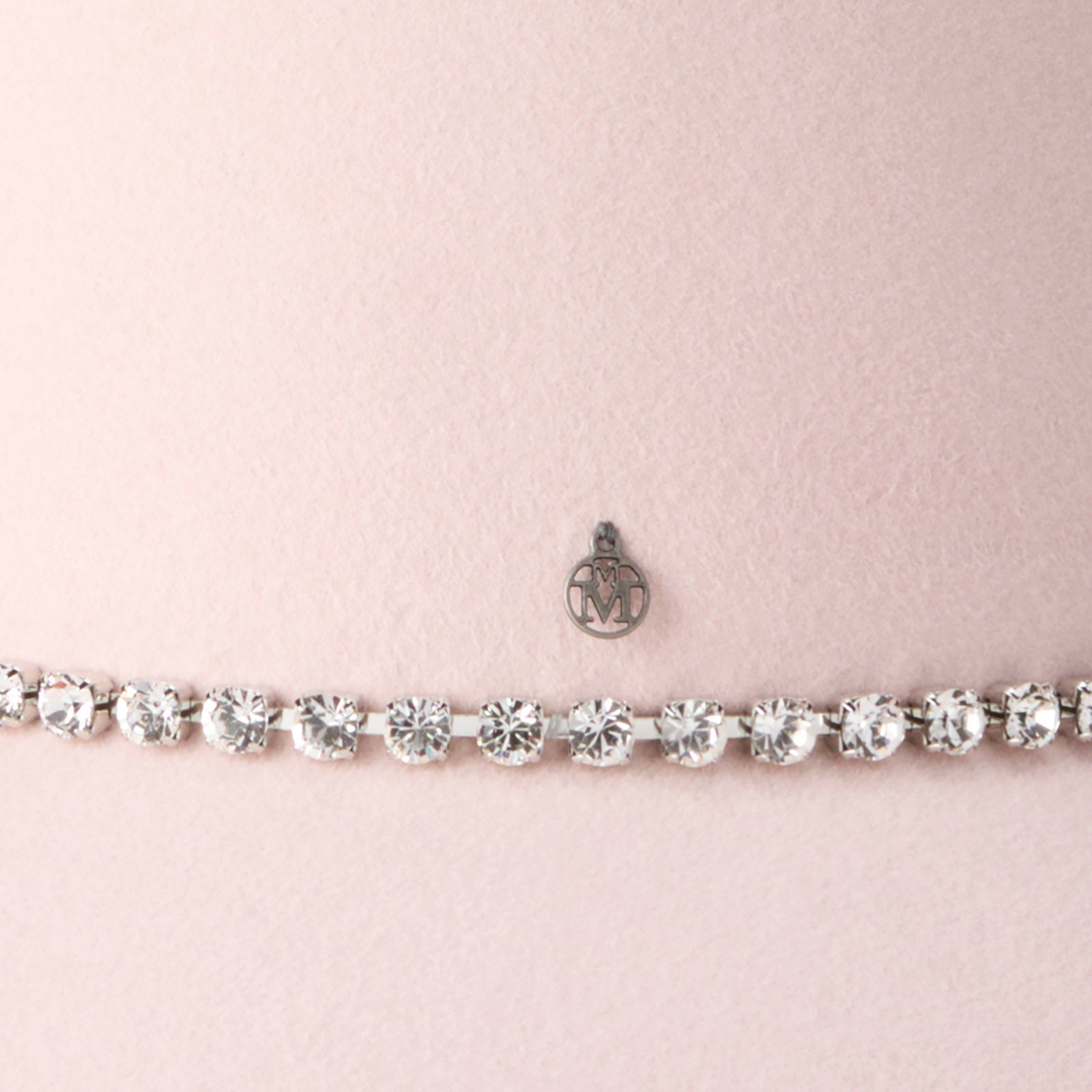 New Kendall - Chapeau cloche en feutre de laine rose orné de strass.