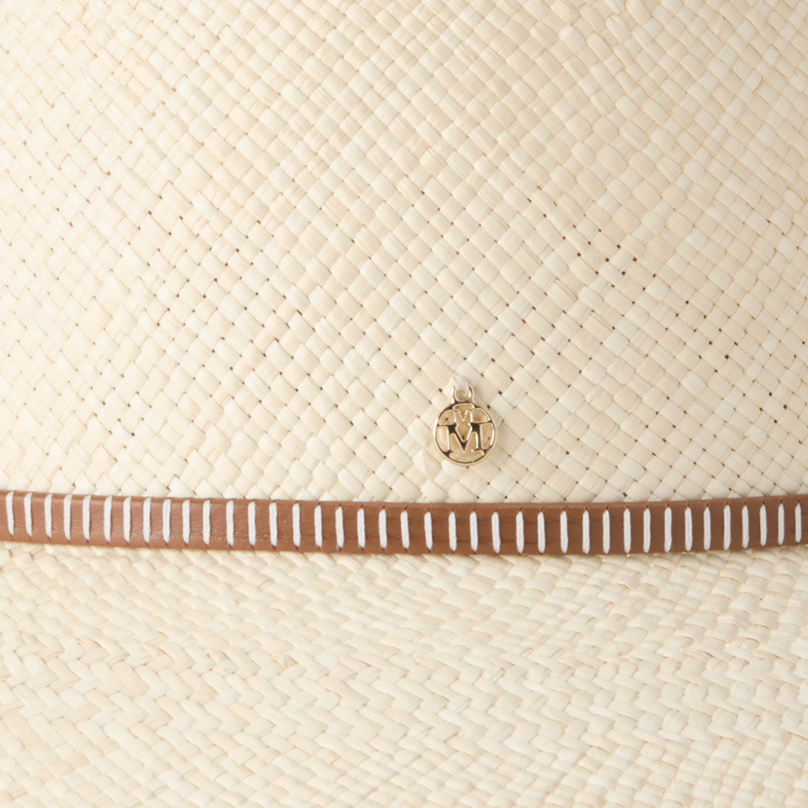 New Kendall - Chapeau cloche en paille orné d’un ruban simili.