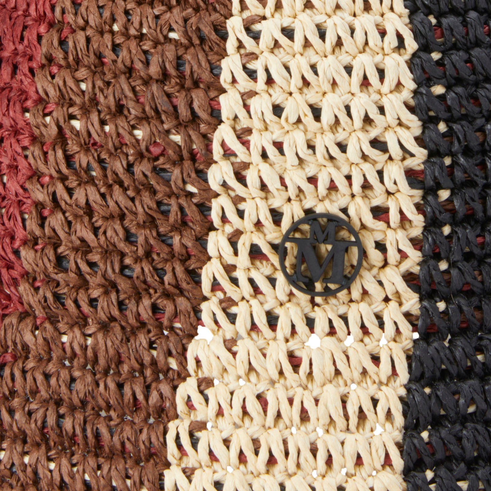 Pablo - Chapeau cloche en paille crochetée avec des rayures horizontales marron, noir et bordeaux.