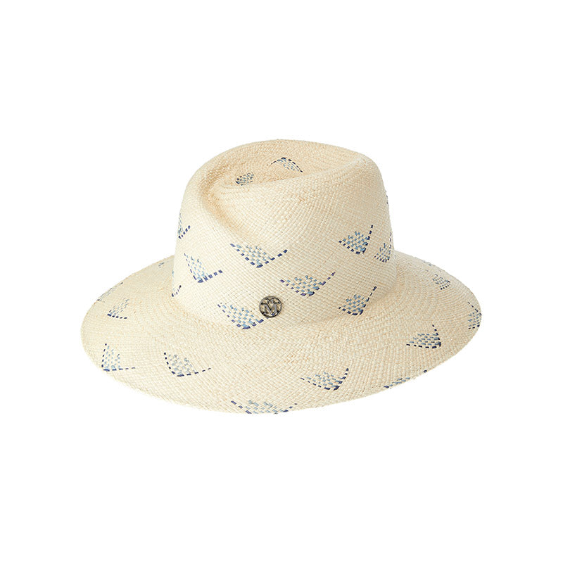 Virginie - Fedora avec des fleurs bleues tressées dans la paille.
