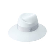 Virginie - Fedora en feutre bleu glacé et un gros-grain ton sur ton.