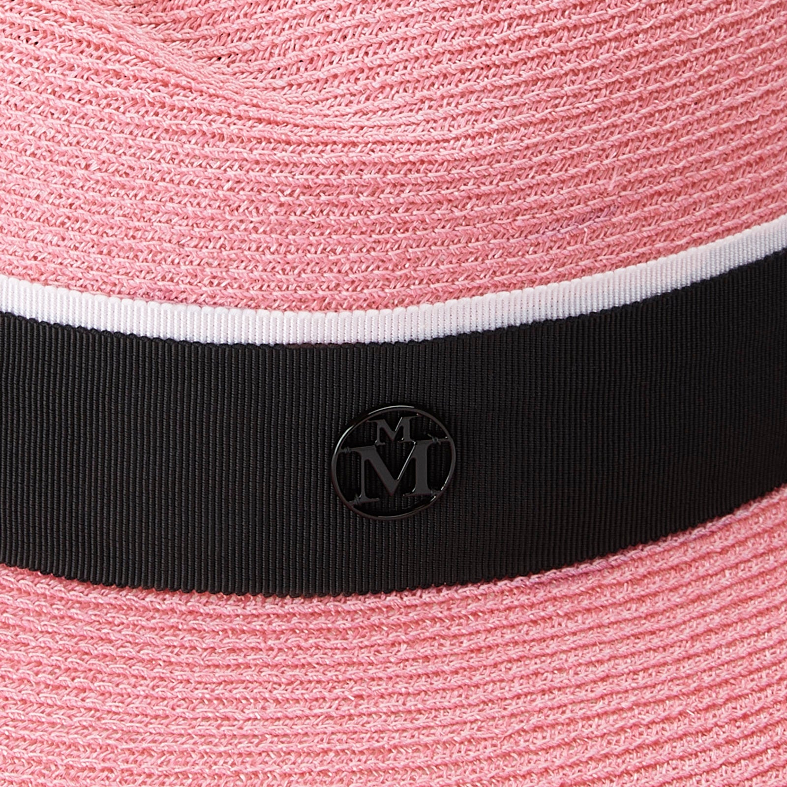 Virginie - Capsule d'été. Fedora en paille rose floral avec un ruban noir et blanc.
