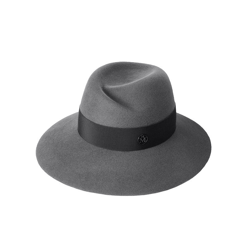 Virginie - Fedora en feutre de laine gris foncé orné d’un ruban ton sur ton.
