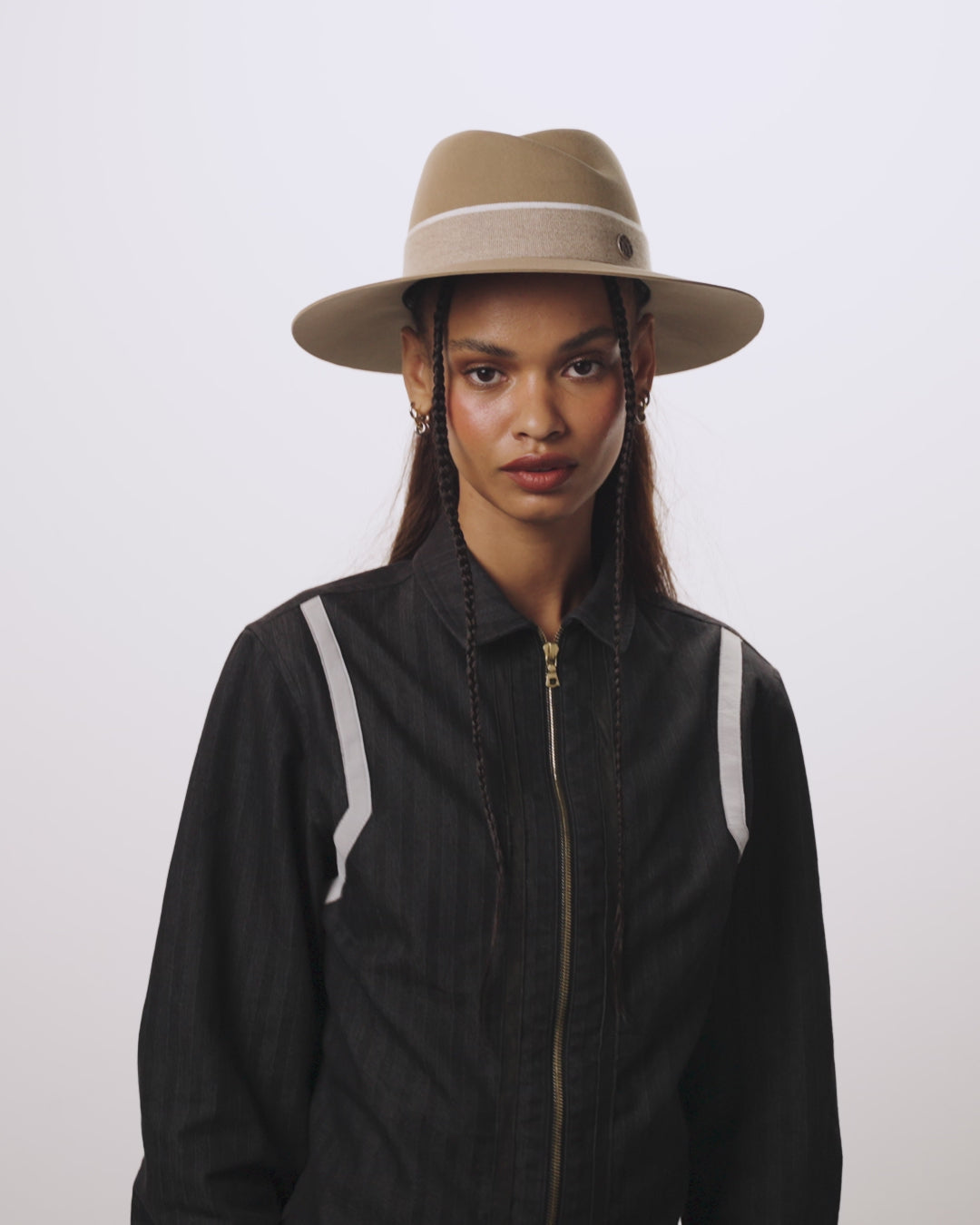 Load video: Virginie