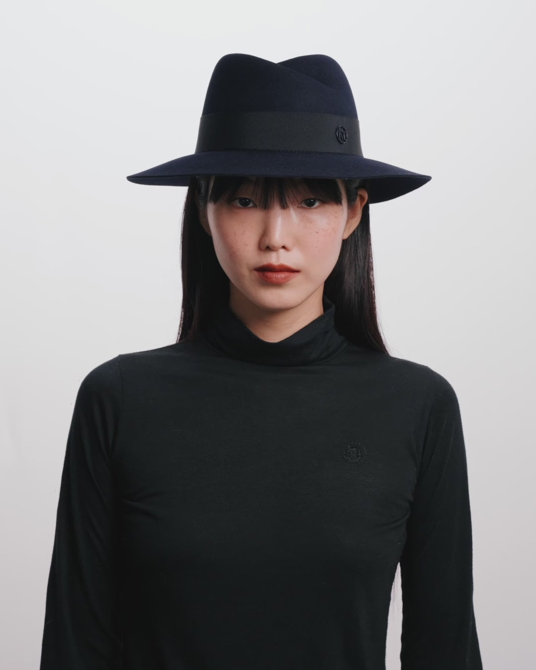 Load video: Virginie